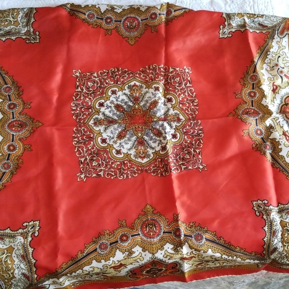 Vintage scarf rolled hem - Picture 1 of 5